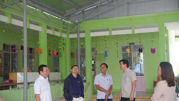 LÃNH ĐẠO XÃ SƠN HÀ KIỂM TRA CƠ SỞ VẬT CHẤT CÁC TRƯỜNG HỌC TRƯỚC NĂM HỌC MỚI